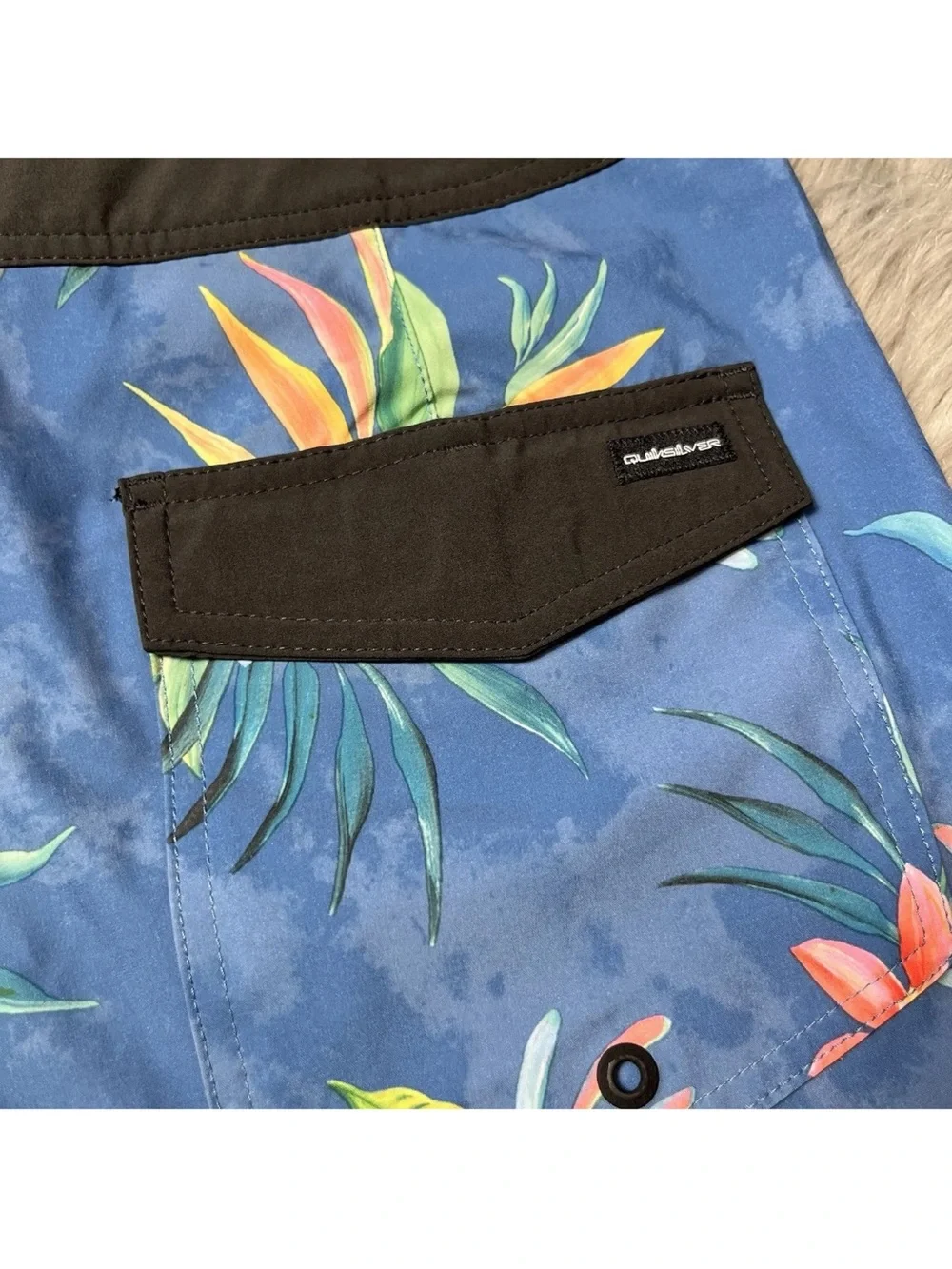 Quiksilver Men’s Blue Tropical Floral Board Shorts Size 32